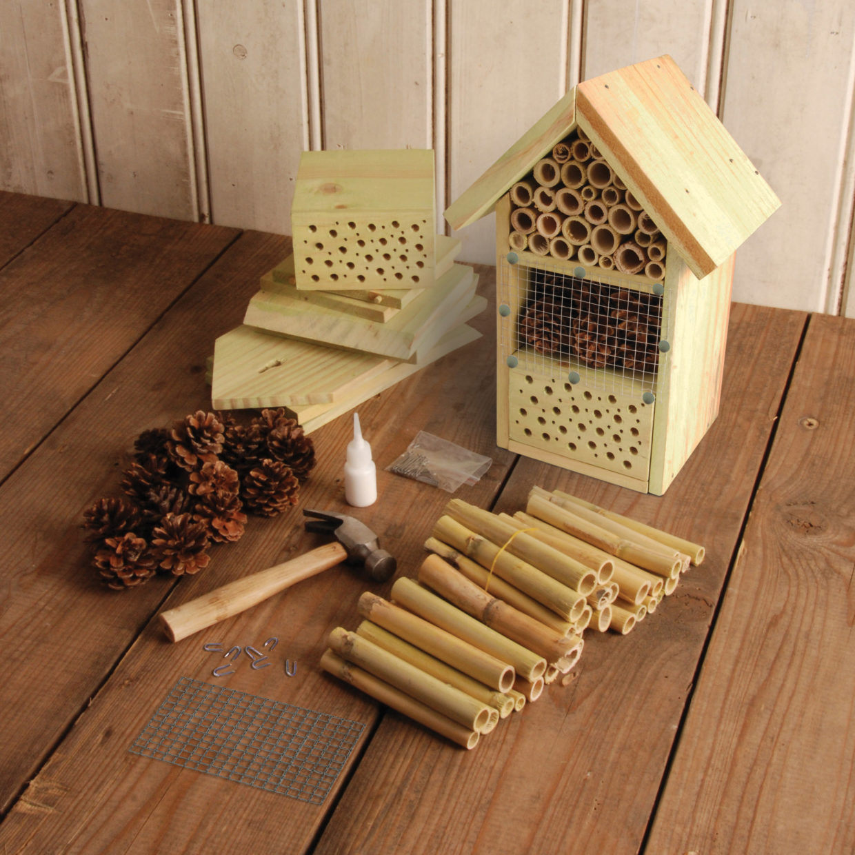 ESSCHERT DESIGN HOTEL A INSECTES A CONSTRUIRE POUR LES ENFANTS UNE IDEE CADEAU (1)