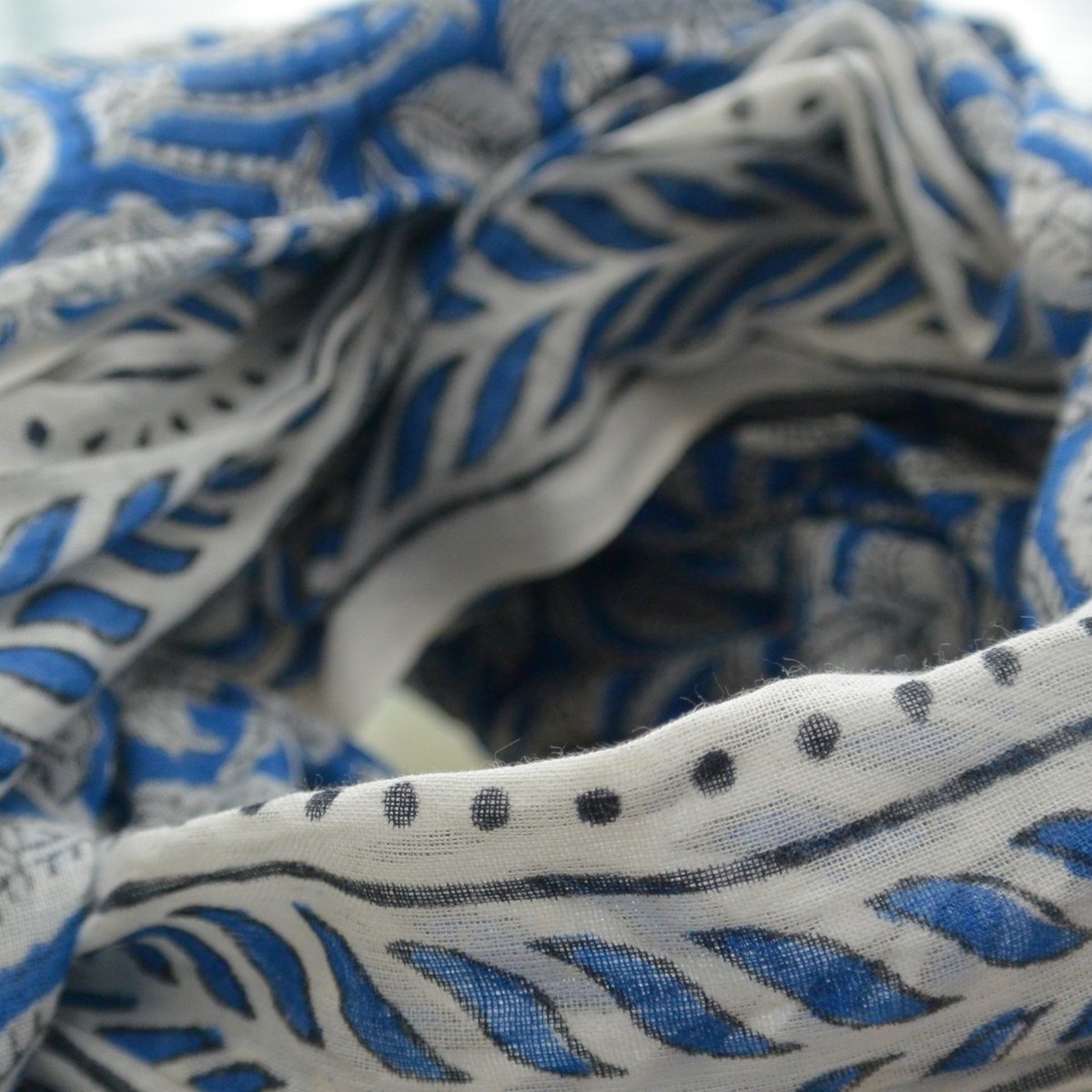 foulard zen ethic etole-blockprint-leaf-100-coton-110x180-cm une idee cadeau chez ugo et lea   (2)