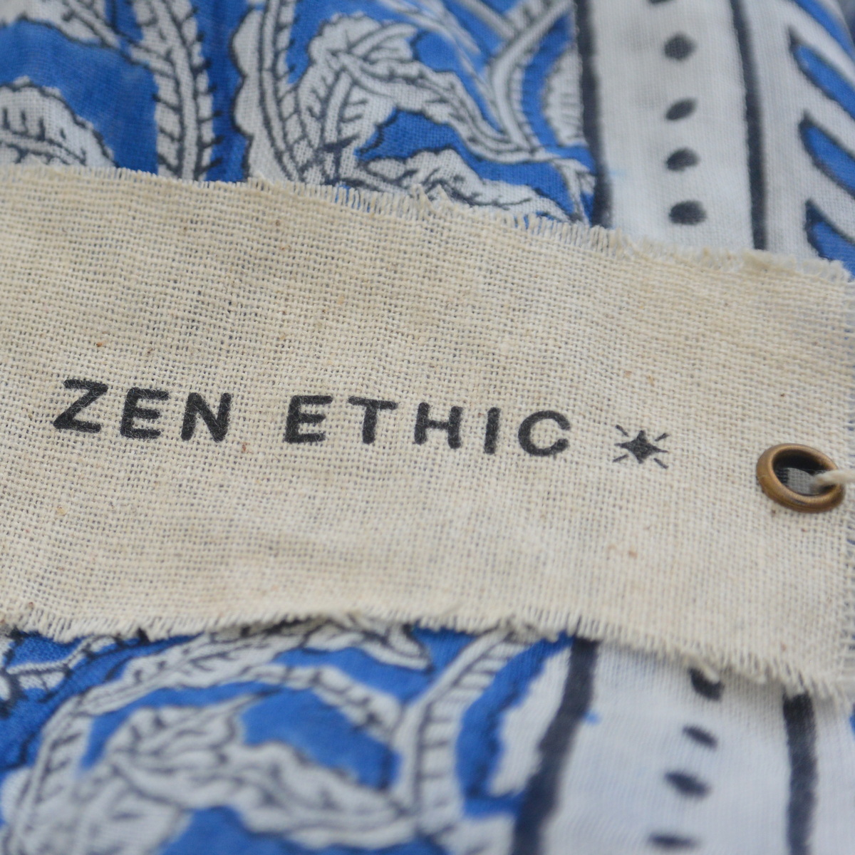 foulard zen ethic etole-blockprint-leaf-100-coton-110x180-cm une idee cadeau chez ugo et lea   (1)