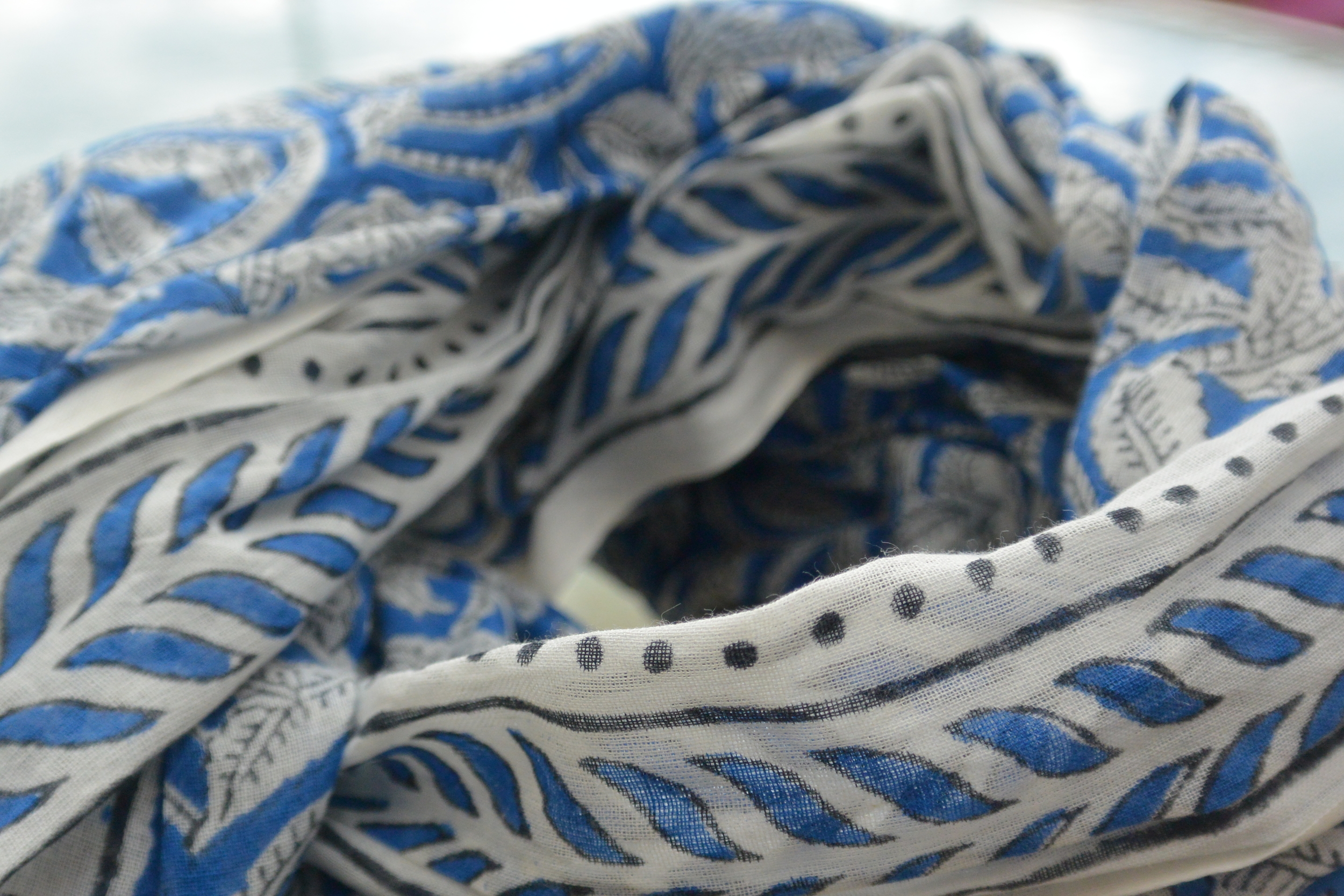 foulard zen ethic etole-blockprint-leaf-100-coton-110x180-cm une idee cadeau chez ugo et lea   (5)