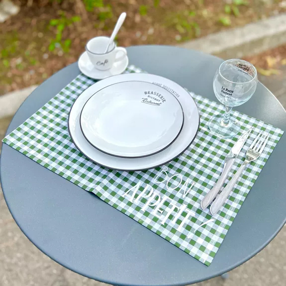 Set de table avec les couverts mis en place