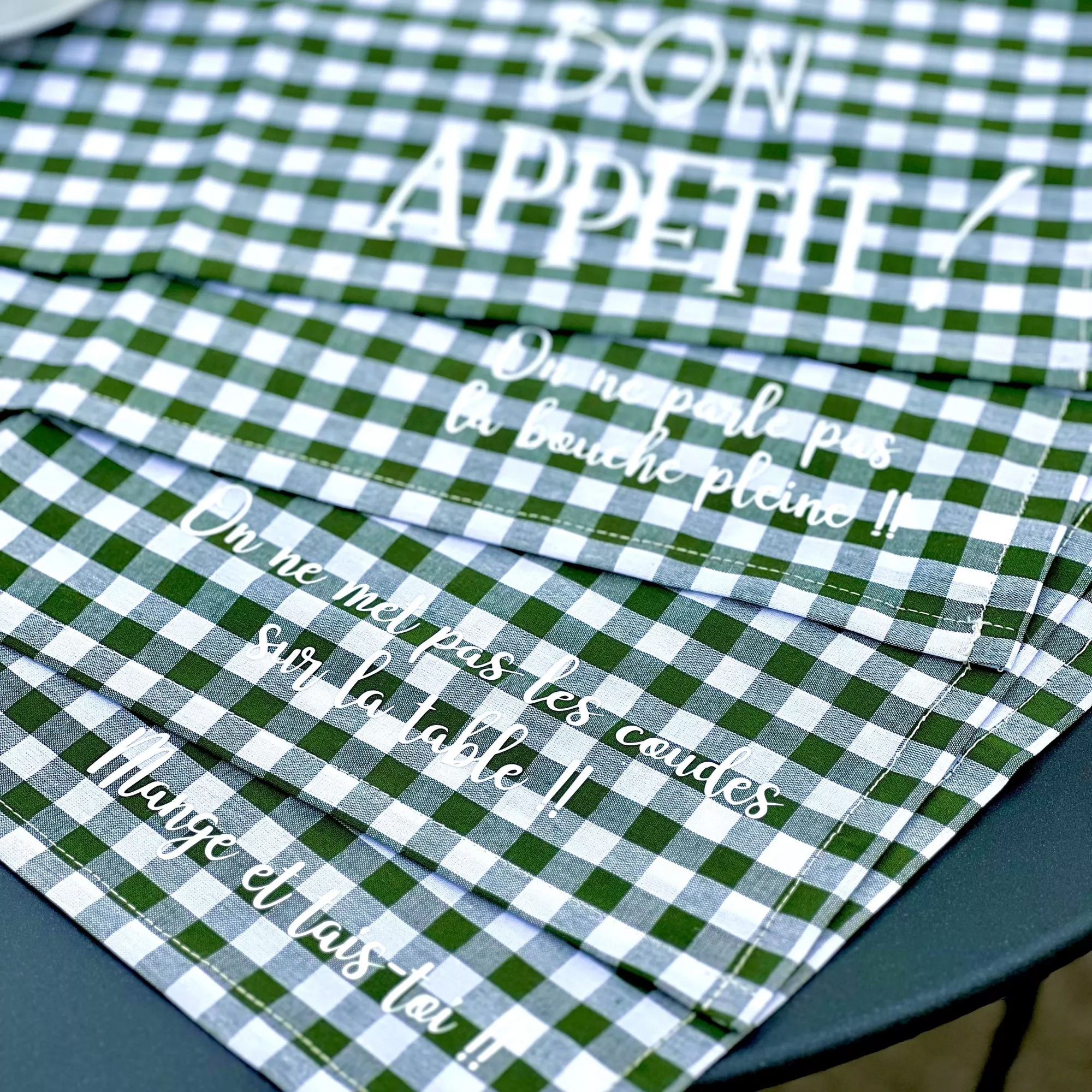 Plusieurs set de table avec phrases originales