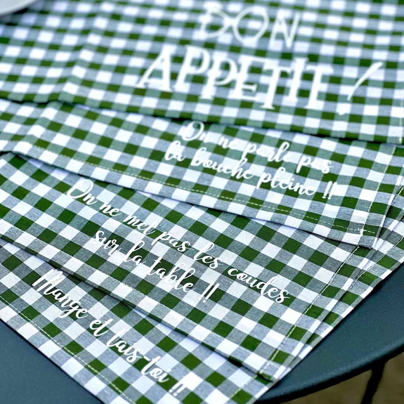 Plusieurs set de table avec phrases originales