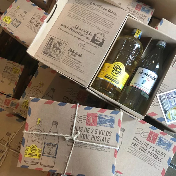 un apéritif Folle Envie 12%.vol 750 ml et tonic de distillerie Archibald 500 ml dans leurs boîtes