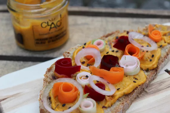 Toast à la mousse de carotte au bleu dAuvergne