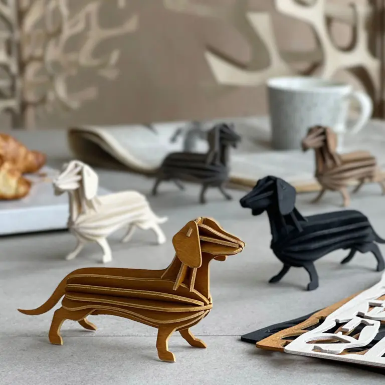 Trois figurine 3D qui representent des teckels