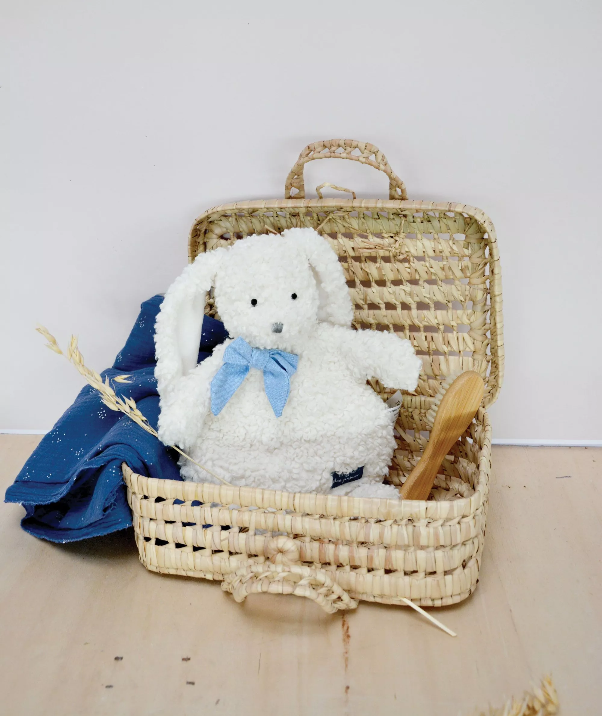 Bouillote avec une apparence de lapin en peluche
