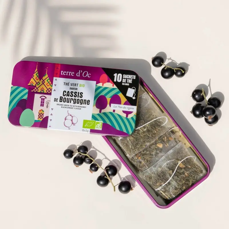 Thé bio noir cassis infusé de nos régions / boite nomade / 10 sachets vue de haut