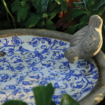 esschert design bain oiseau en ceramique bleu pour oiseau une idee cadeau chez ugo et lea
