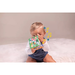 Bébé avec une boîte musicale