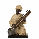 Personnage africain qui tient une cithare