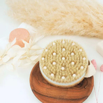 brosse de corp massante sur un socle