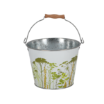 Seau avec une forêt en décor