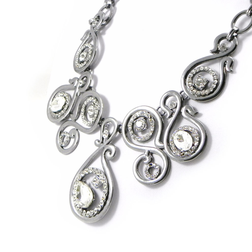 Collier Créateur \'Sissi\' blanc argenté - [I2233]