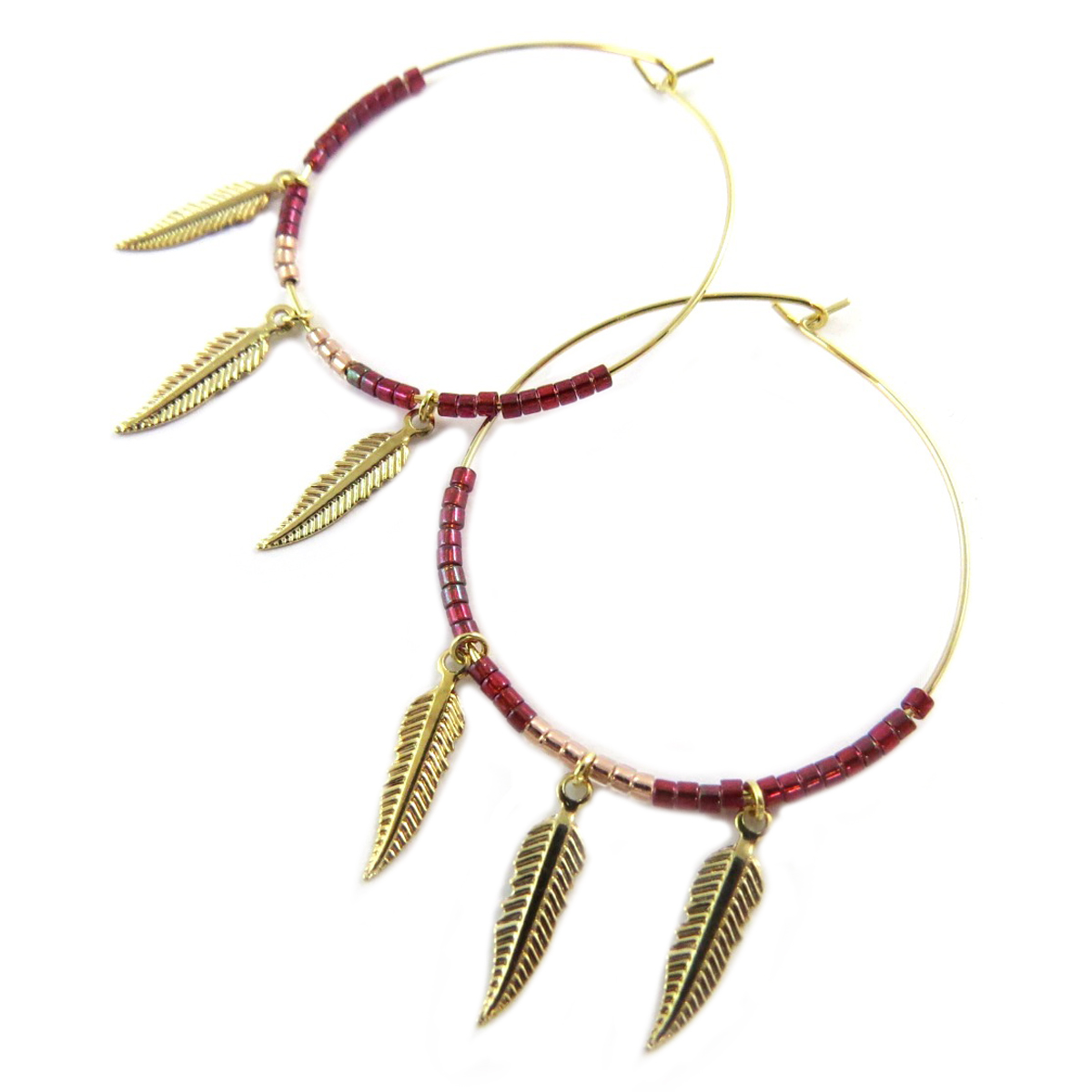 Créoles artisanales \'Boho\' rouge doré (plumes) - 35 mm plumes 15x4 mm - [Q1433]