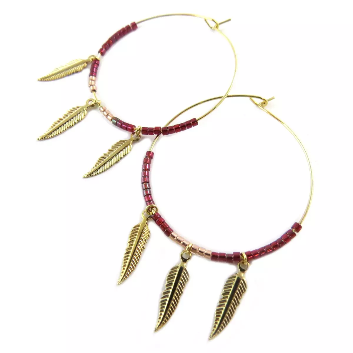 les trésors de lily Créoles artisanales 'Boho' rouge doré (plumes) 35 mm plumes 15x4 mm [Q1433]