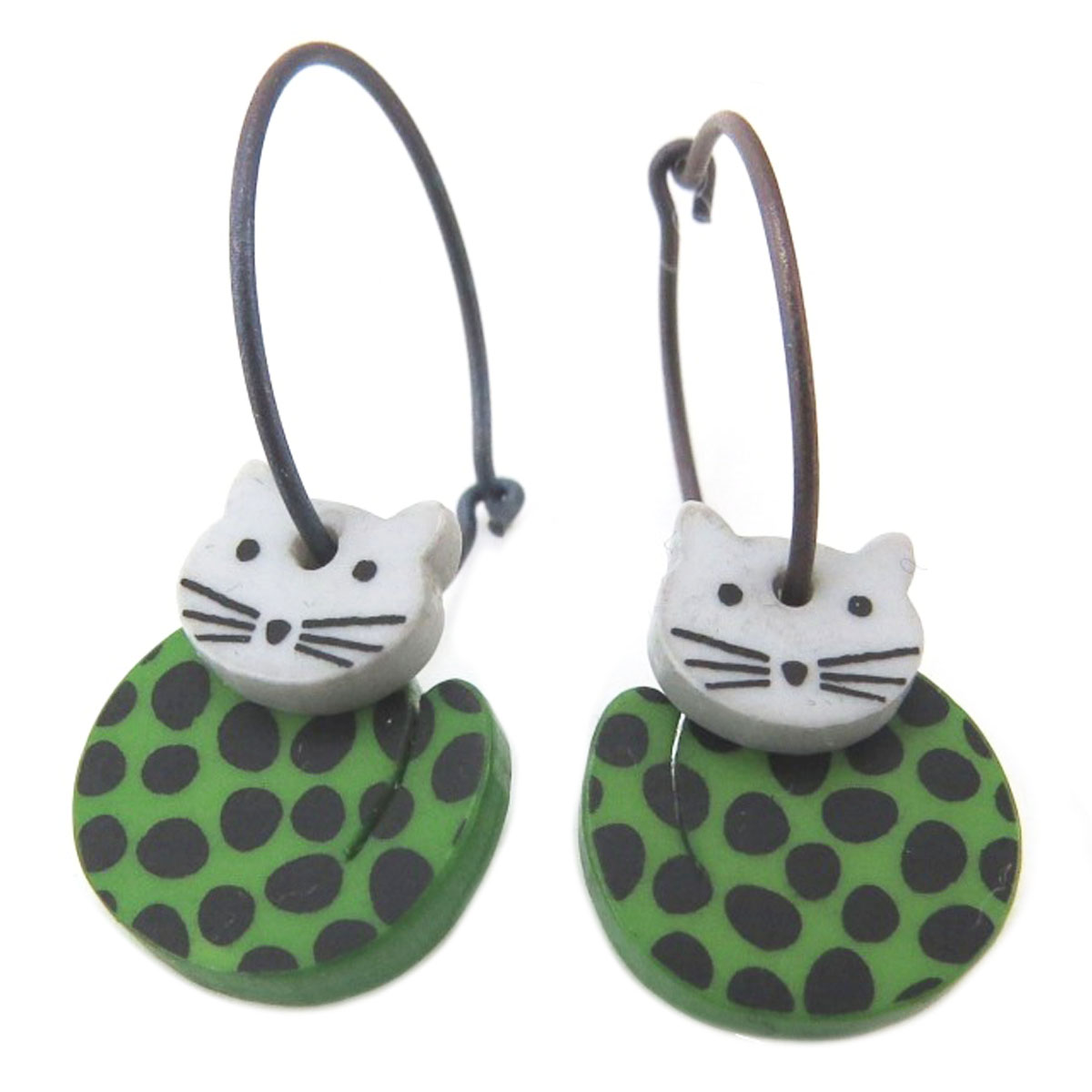 Créoles artisanales \'Marionettes\' vert gris (chat) - 18 mm, 15x12 mm - [Q9716]