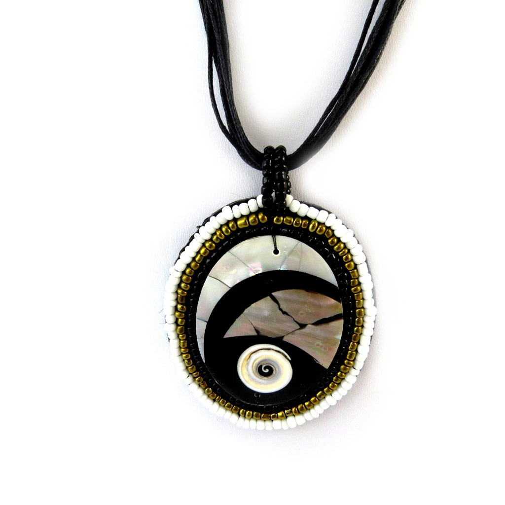 Collier créateur \'Kilimanjaro\' noir beige nacré - [N4604]