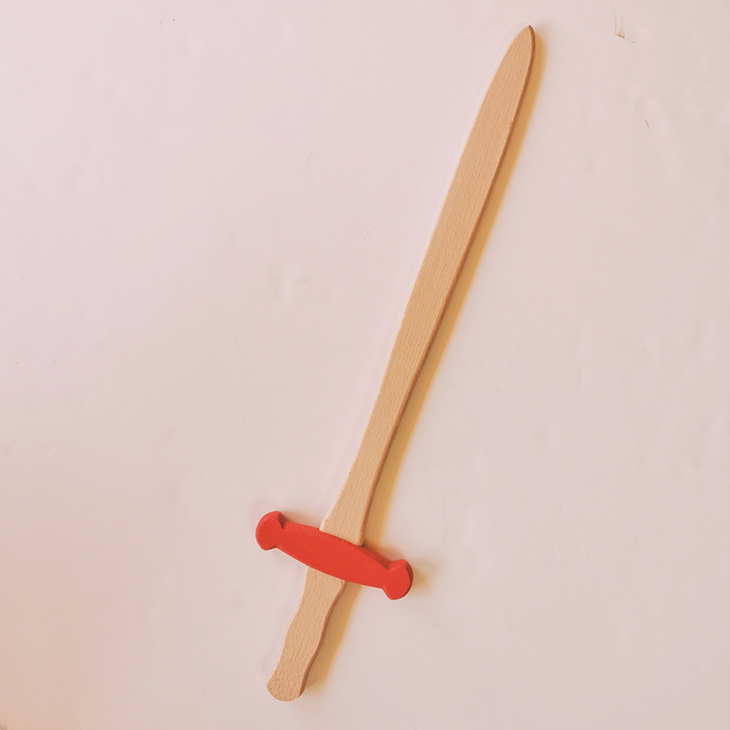 épée en bois rouge