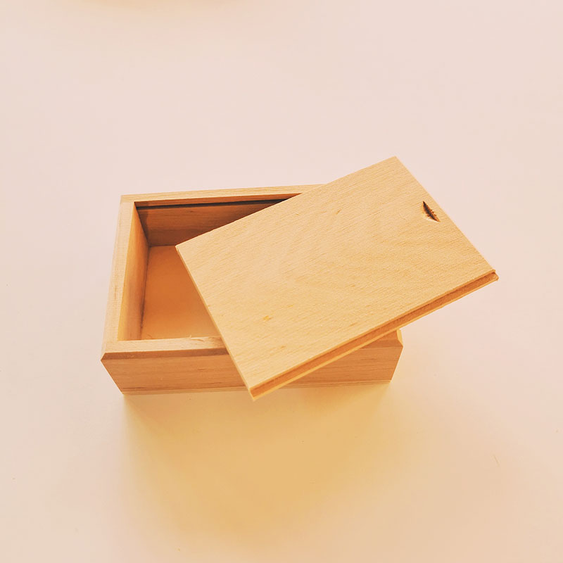 Boîte à jeu de cartes en bois