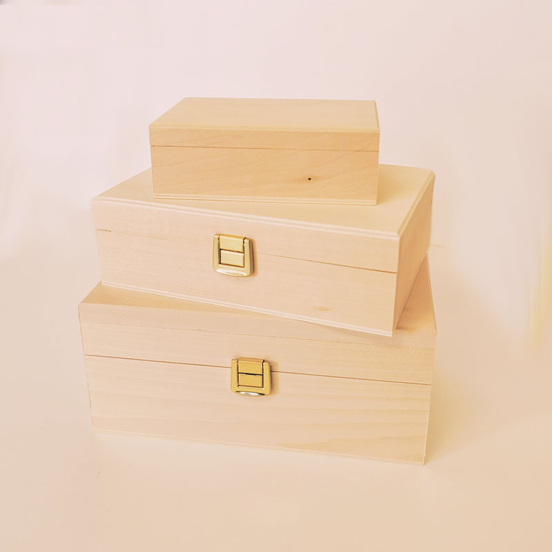 boîte en bois neutre fabriquée dans le Jura pour ranger bijoux et trésors