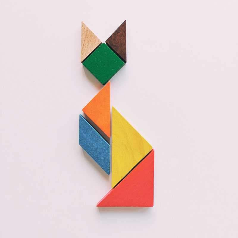 tangram en bois fabriqué artisanalement dans le jura jeu vintage inspiration montessori