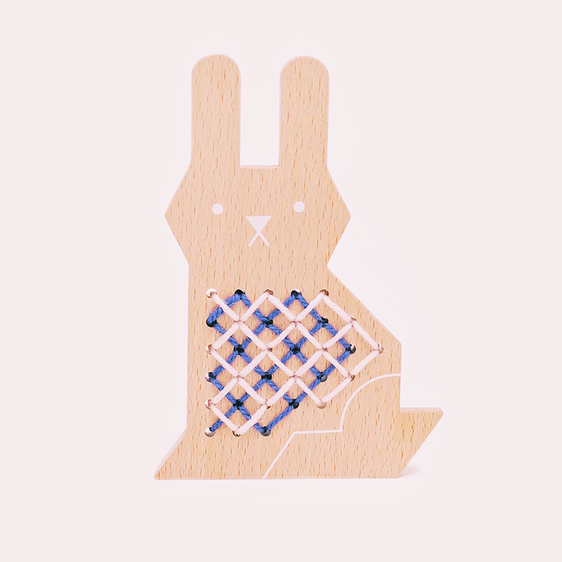 lapin en bois pour point de croix enfant moon picnic