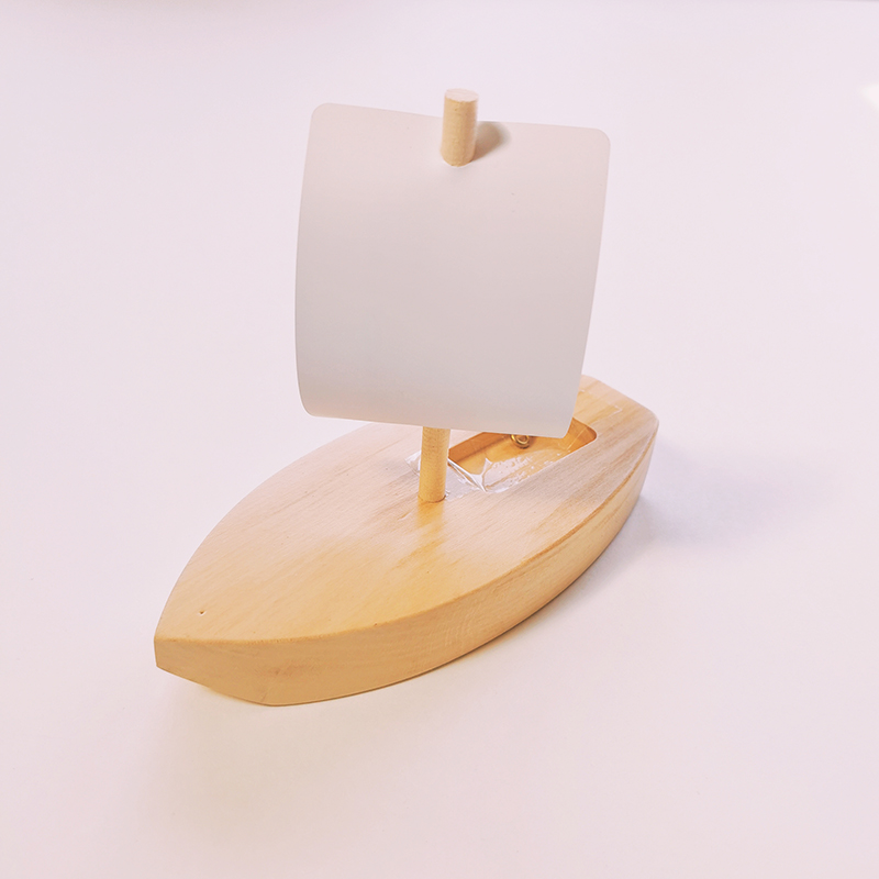 Petit bateau en bois à monter
