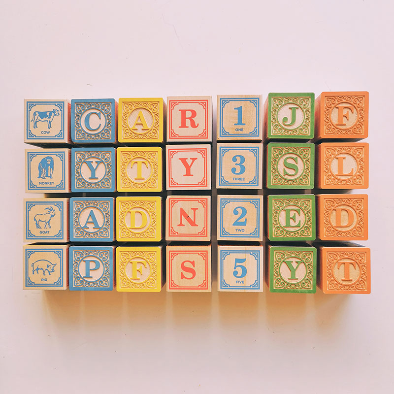 cubes en bois alphabet lettres capitales et animaux en anglais uncle goose
