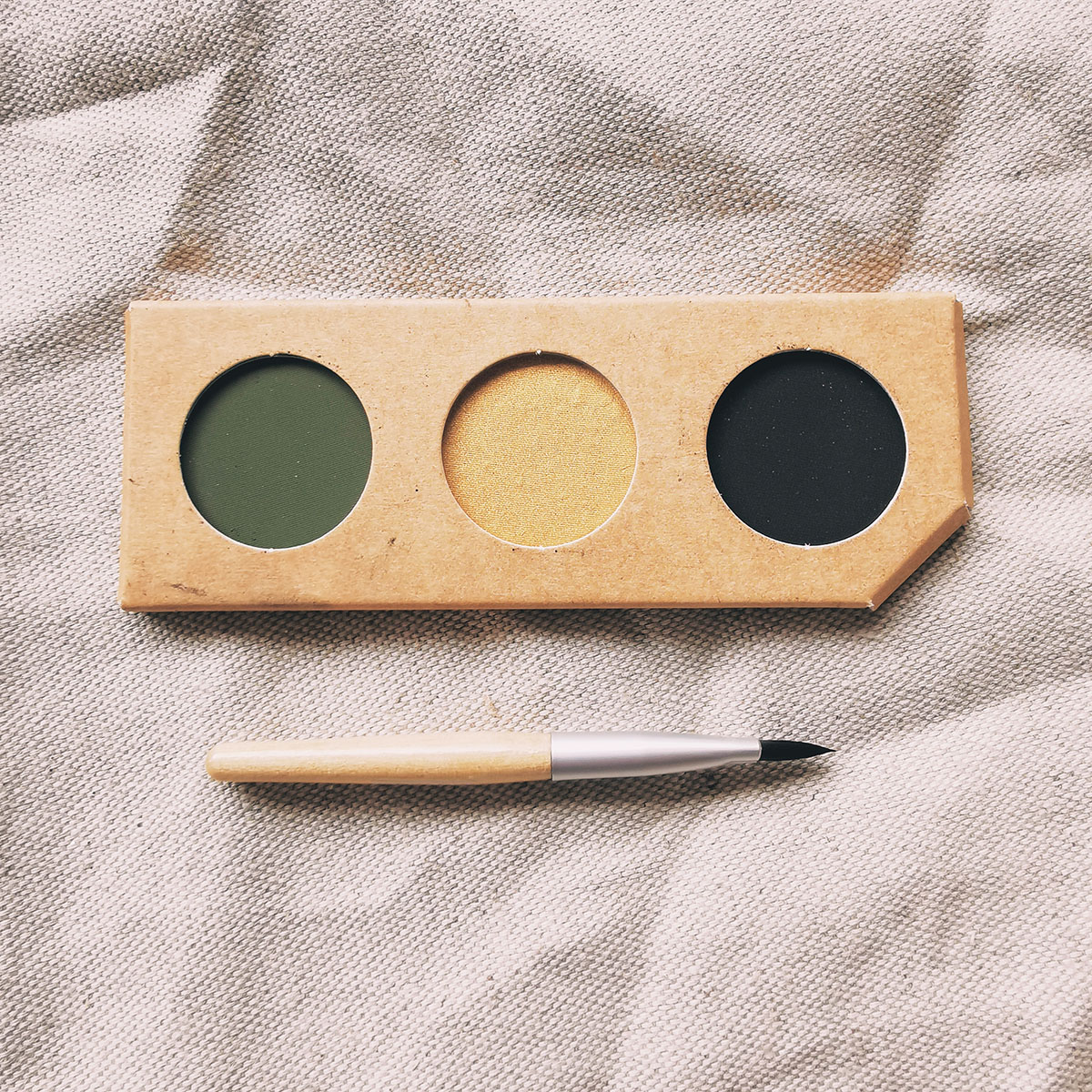 Kit de maquillage naturel 3 couleurs - Vert, or et noir