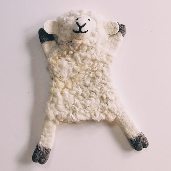 Marionnette mouton en laine feutrée