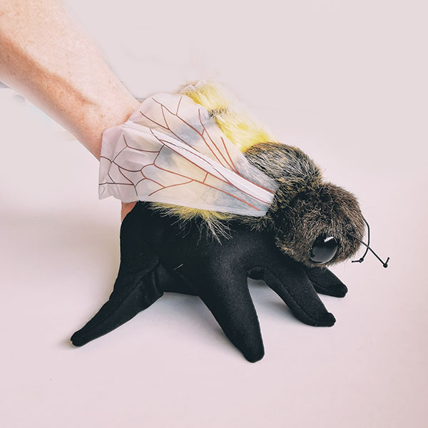 marionnette-abeille-realiste-folkmanis-puppets