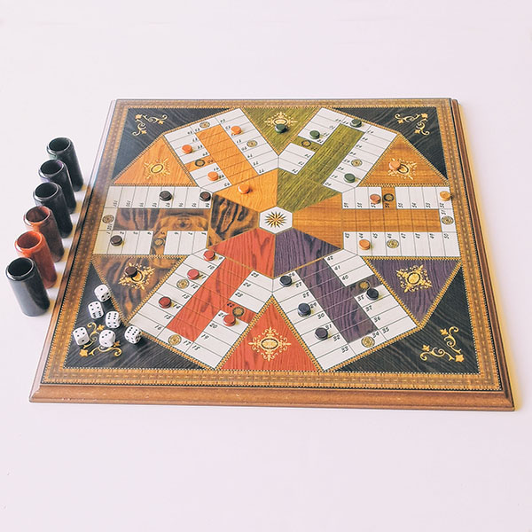 jeu-de-petits-chevaux-6-joueurs-parcheesi-indien-mora