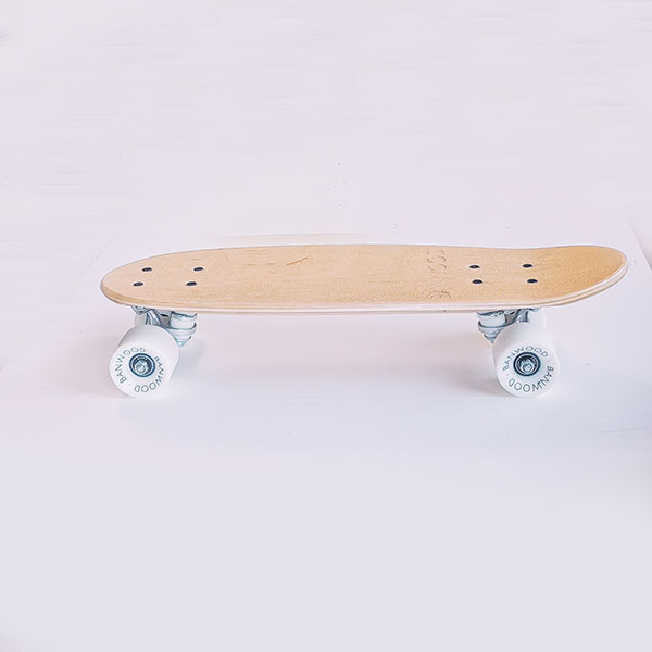 skateboard-enfant-en-bois-nature-3-ans-banwood