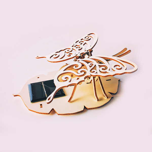 Maquette de papillon arabesque solaire en bois