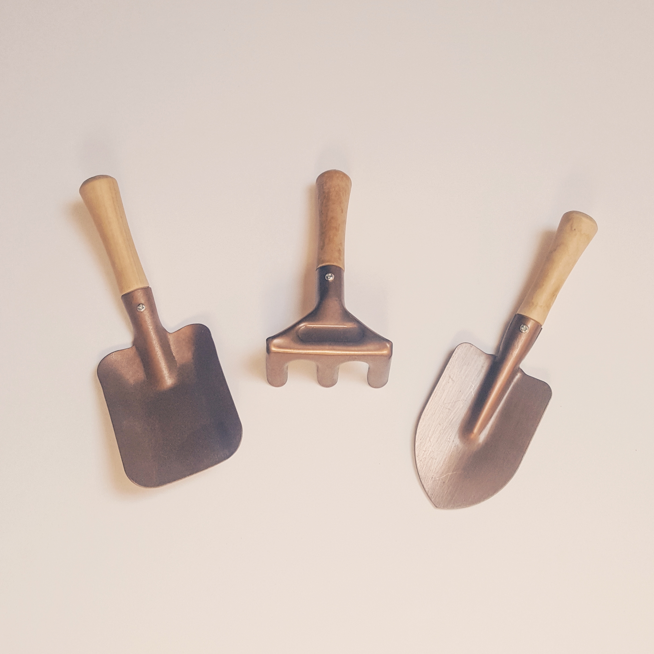 Kit d\'outils de jardin bois et métal pour enfant
