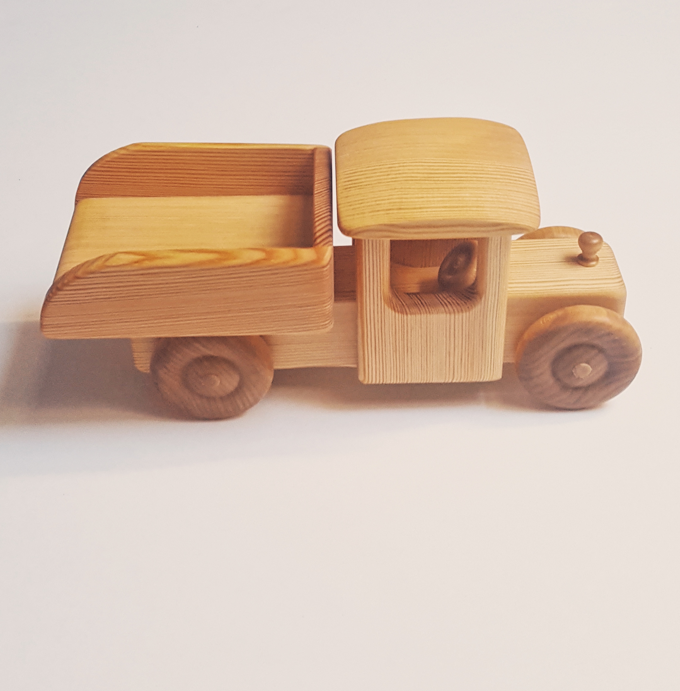 camion en bois