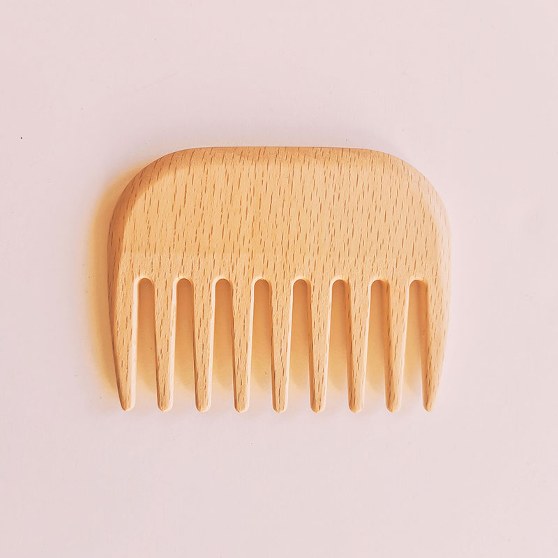 Peigne à dents larges en bois