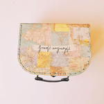 mini valise imprimée carte du monde pour voyage avec les enfants mummy tamtam