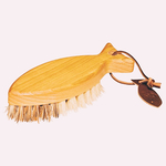 vie-pratique-montessori-brosse-a-legumes-enfants