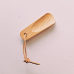 chausse-pied-montessori-en-bois-enfant-redecker