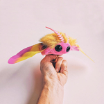 peluche-papillon-rose-et-jaune-marionnette-a-doigt-folkmanis-puppets