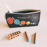 kit-rentree-scolaire-zero-dechet-enfant-trousse-astronomie-et-taille-crayon-en-bois