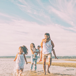 5 jeux de cartes pour occuper les enfants en voyage ou à la plage