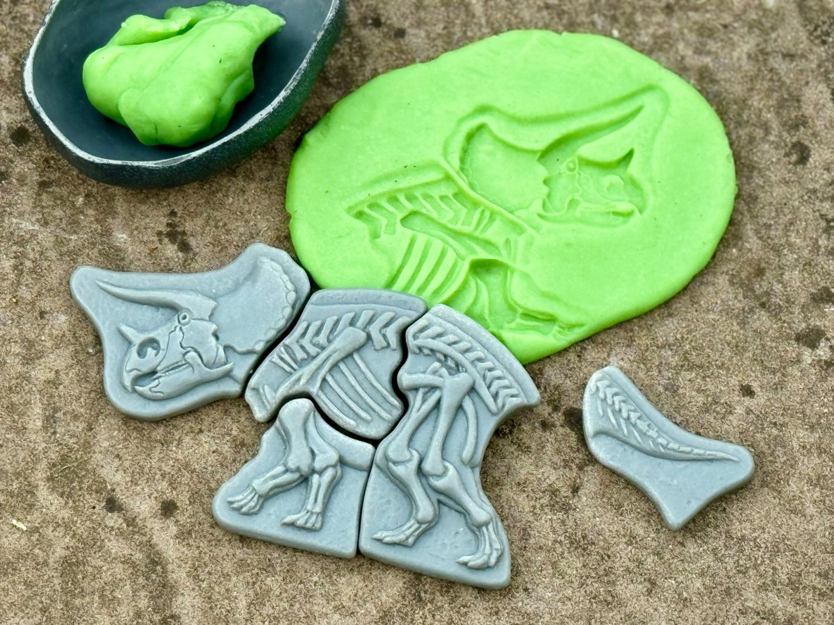 Creuser &amp; découvrir Dinosaures - Triceratops &amp; Spinosaurus Yellow Door 9