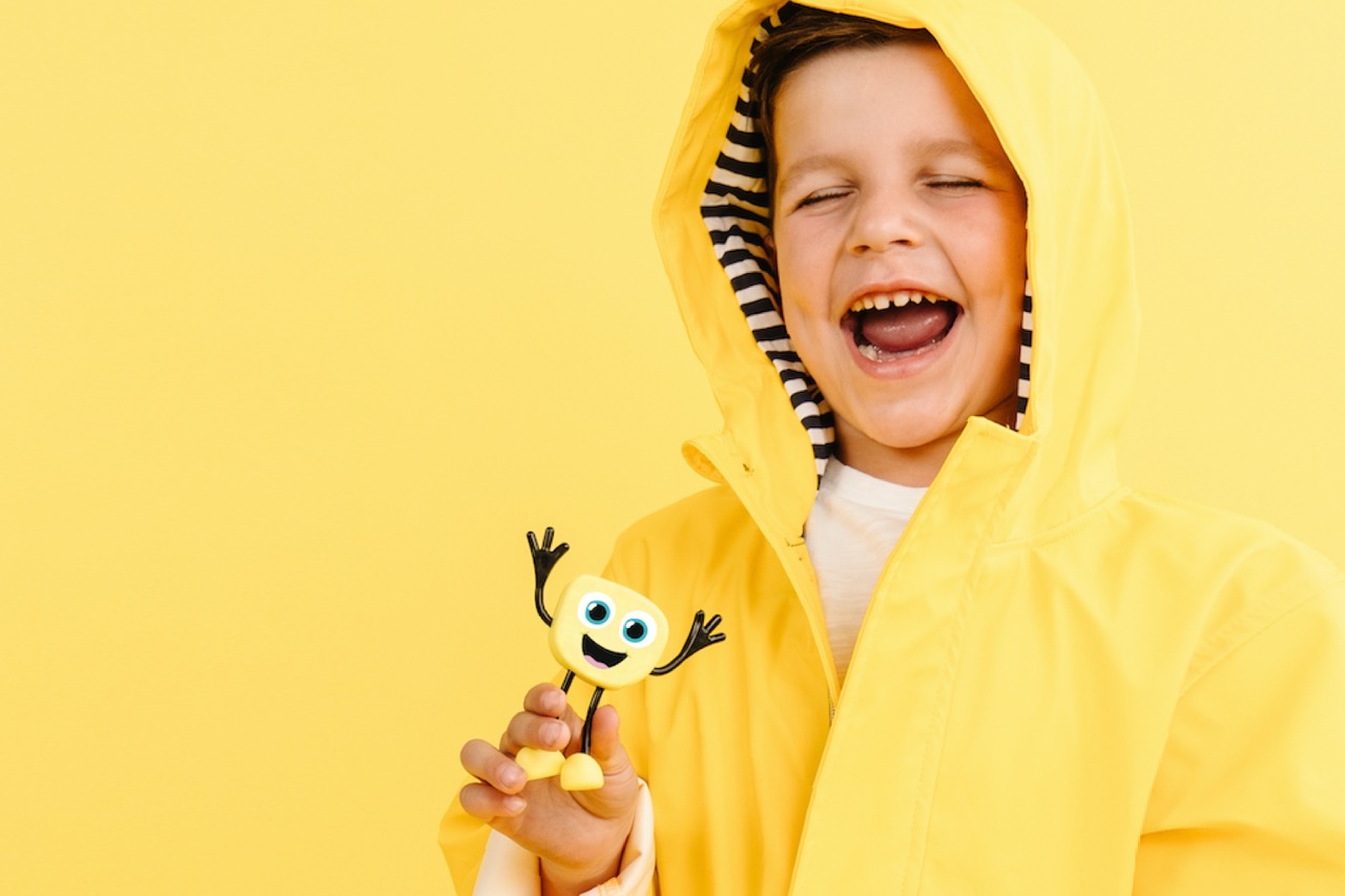 Glo Pals Personnage Alex Jaune + 2 cubes lumineux4 - Grande