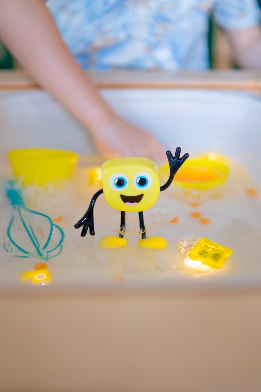Glo Pals Personnage Alex Jaune + 2 cubes lumineux2 - Grande