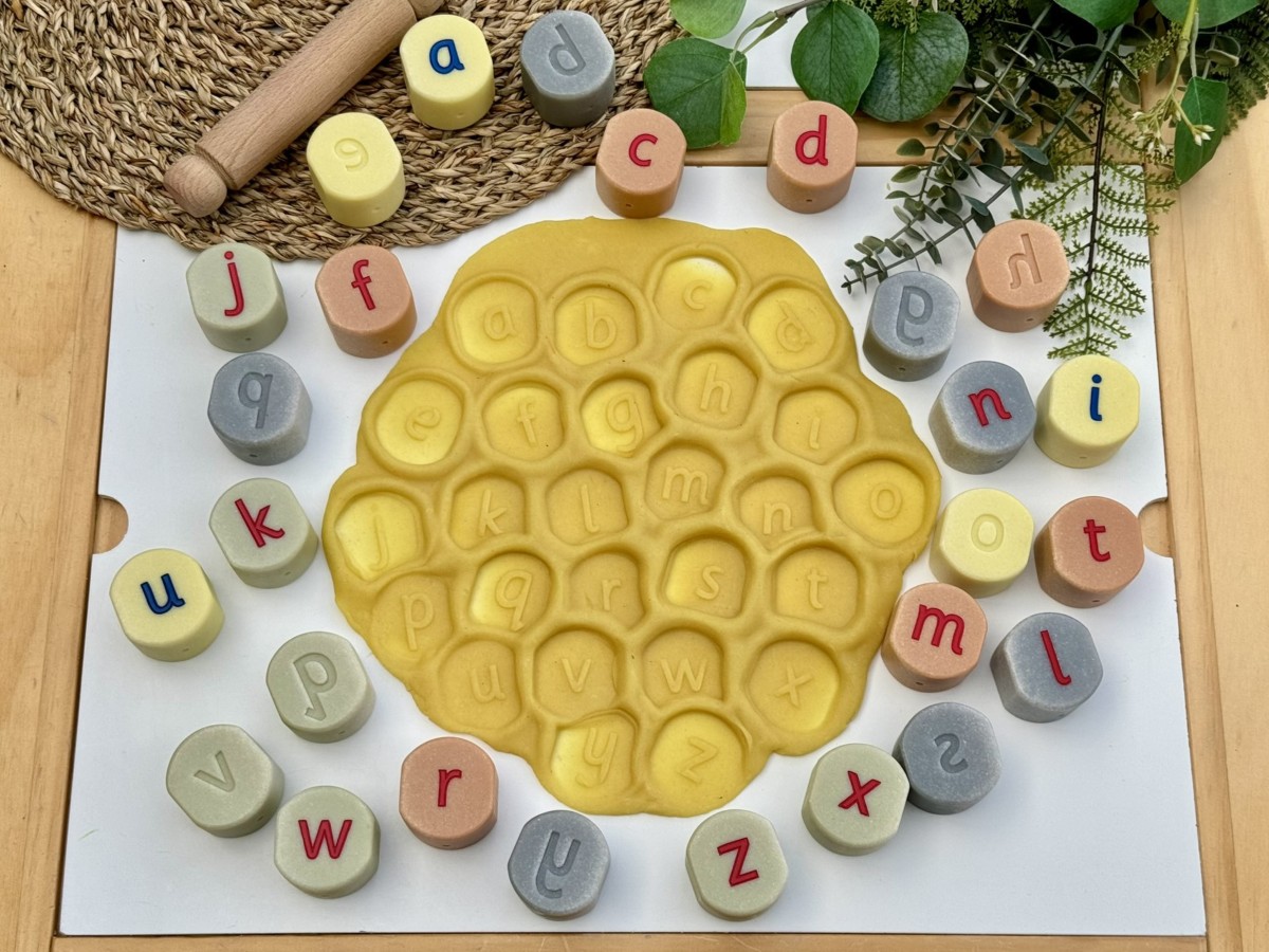1232-05 Pierres tampons alphabet minuscule Yellow Door - Lot de 26