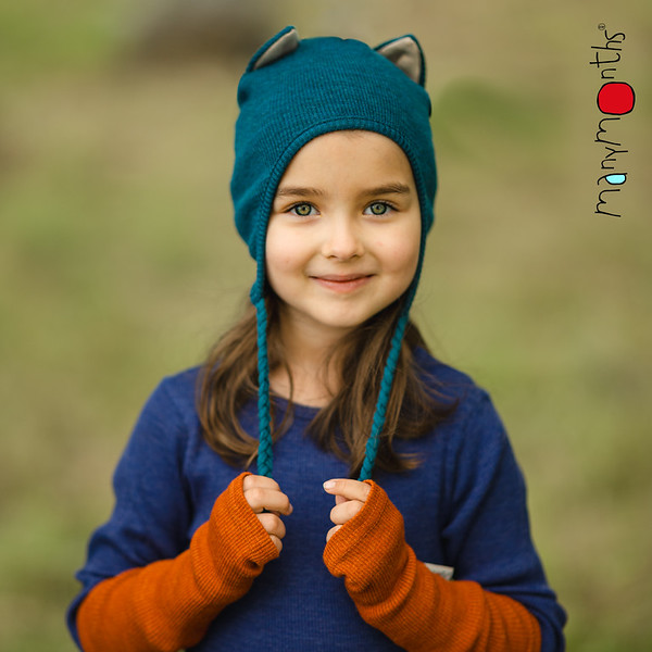 ManyMonths_NatFamWoollies_2526_ls_KittyBeanie_FingerlessMittens_LongSleeve_1500px-L