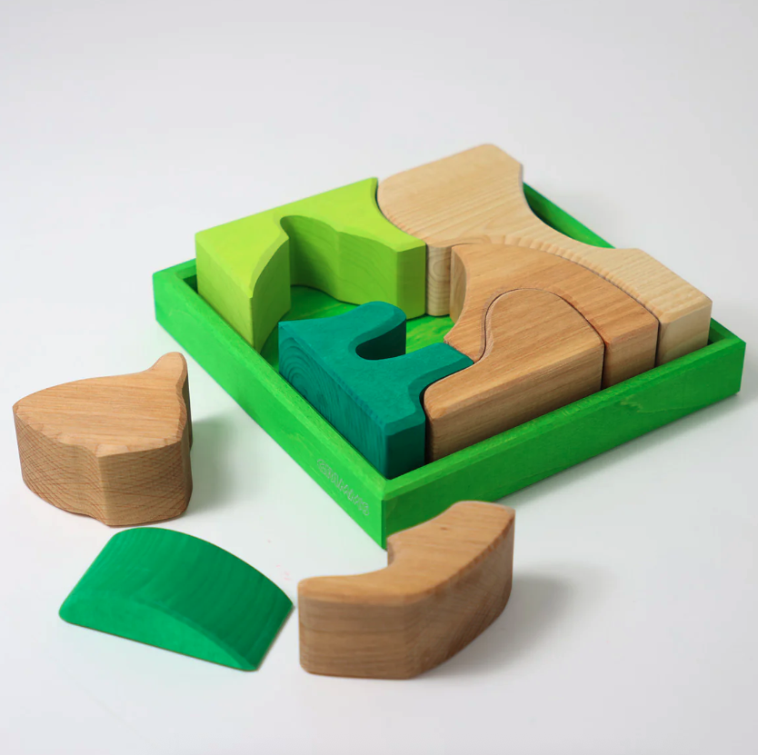 Jeu de construction puzzle écureuil vert Grimms1